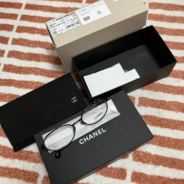 Chanel 아이웨어오펄프레임 26ss