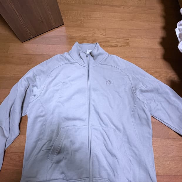 산산기어 스웻집업 탄 3사이즈 판매합니다.