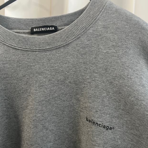 발렌시아가 맨투맨 그레이 색상 L 사이즈