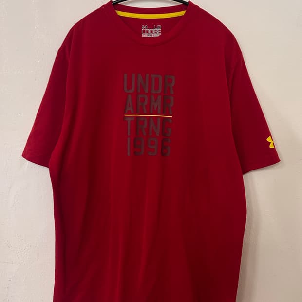 언더아머 빨간색 반팔 티셔츠 L (실측105)