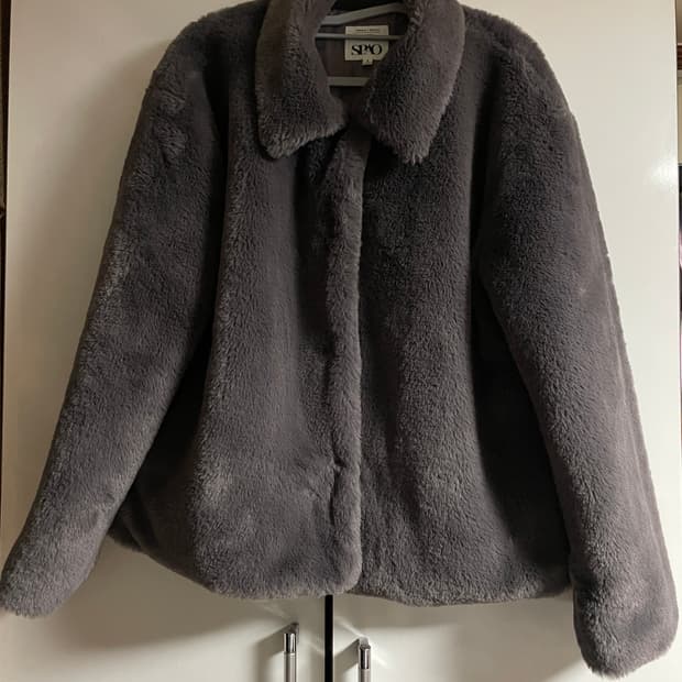 스파오 페이크 퍼자켓 그레이