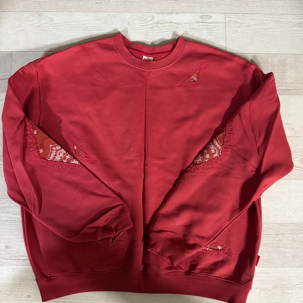 블랙아웃 반다나 스웻셔츠 레드