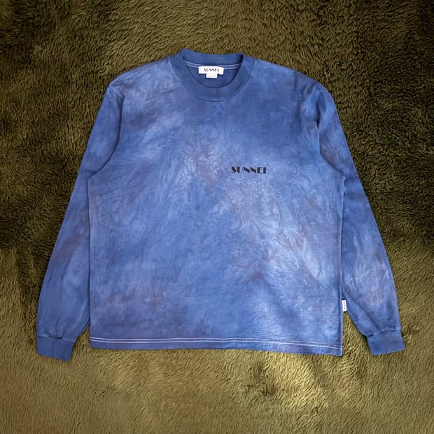 [M] SUNNEI 써네이 핸드 다잉 로고 프린트 롱슬리브 인디고