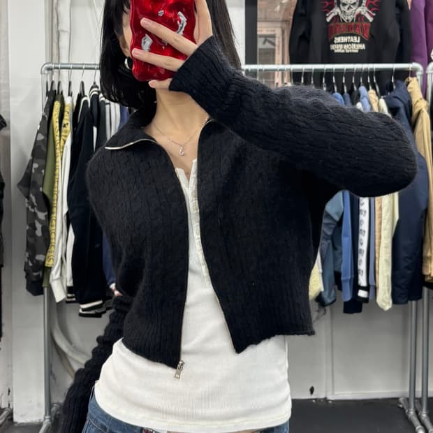 인사일런스 크롭 니트 집업