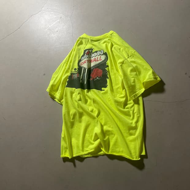 90’s GILDAN Vintage Graphic T-shirt
