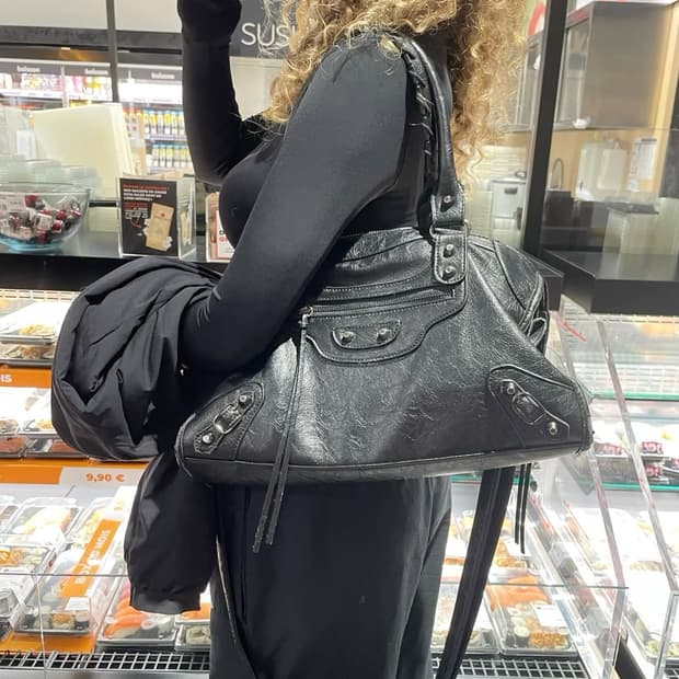 발렌시아가 시티 모터백 파트타임 블랙