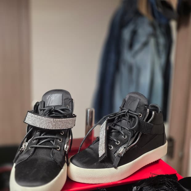 주세페 자노티(Giuseppe Zanotti) 새틴 비즈 하이탑
