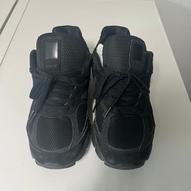 뉴발란스 990v4 트리플블랙 255