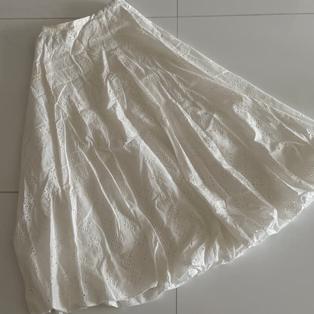 zara 자라 펀칭 화이트 스커트