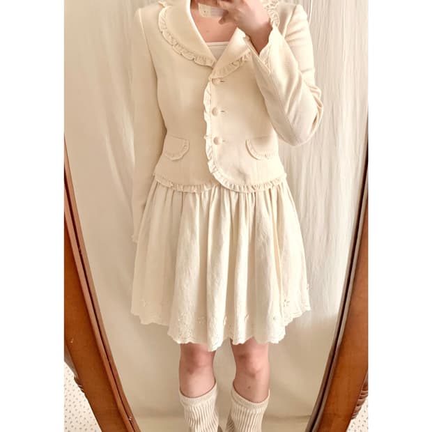 크림아이보리 프릴 페미닌 자켓