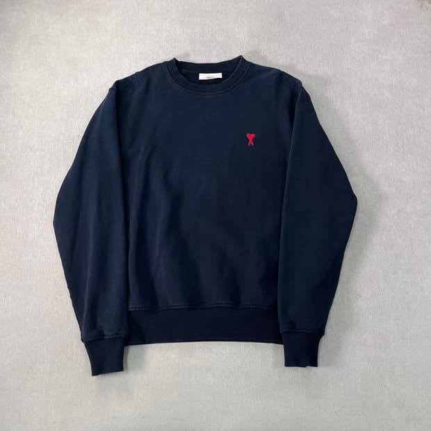 100 아미 스몰하트로고 챠콜 맨투맨 