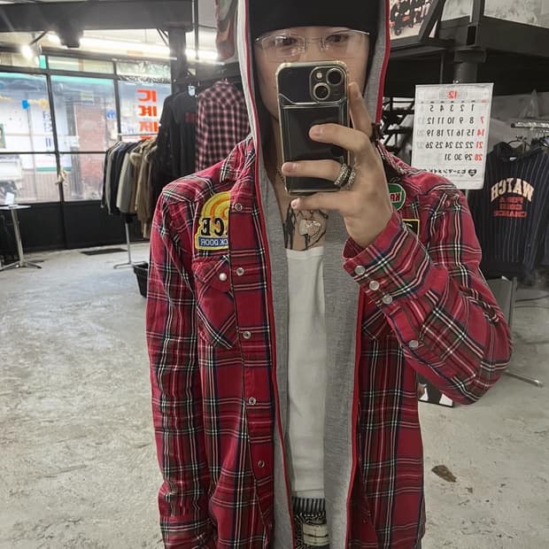 Oval Dice layered hood shirt