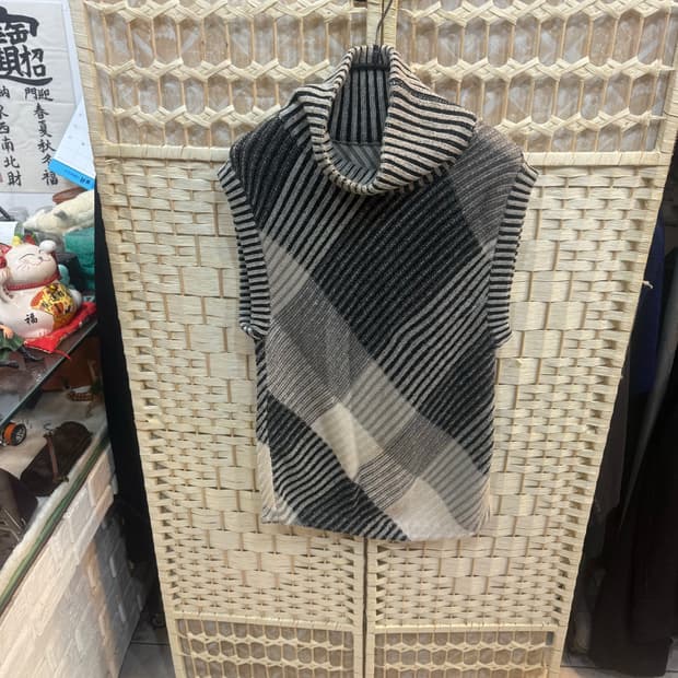 2/66-77 정품 이세이미야케 니트조끼 팝니다