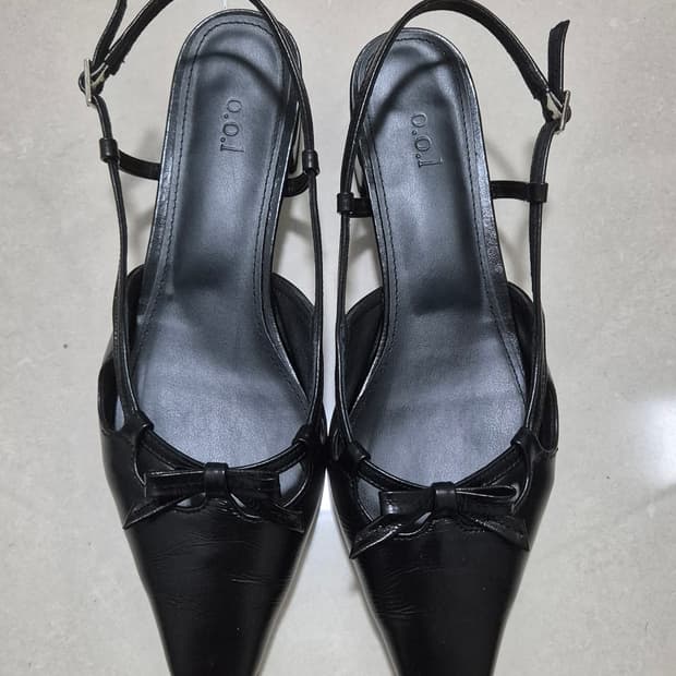 아웃오브레이블 리본 슬링백 블랙 250