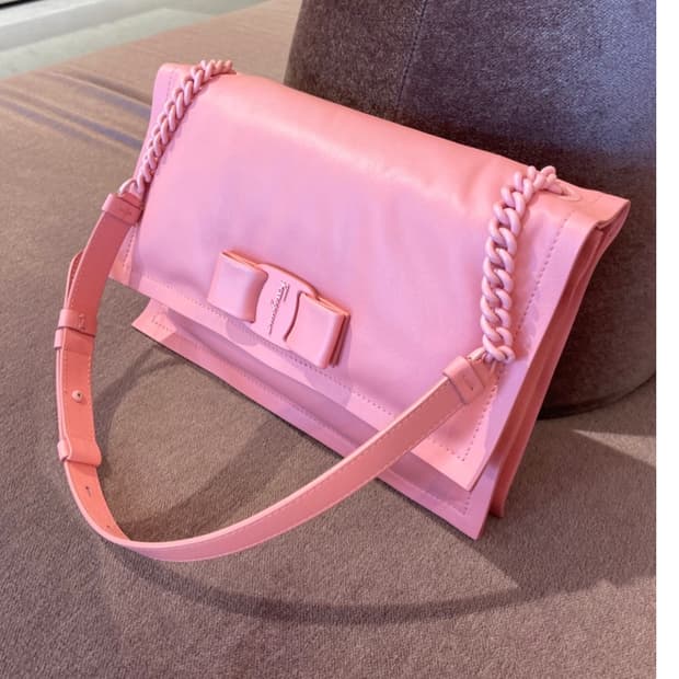 페레가모 바바라 체인 숄더백 핑크