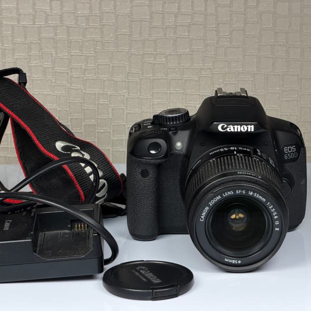 캐논 EOS 650D DSLR 카메라