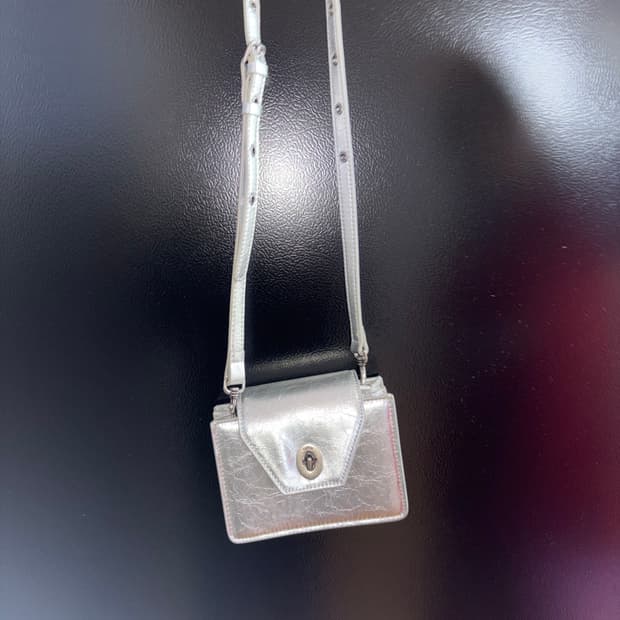 키시닝 여권백 미니 트래블백 실버 판매