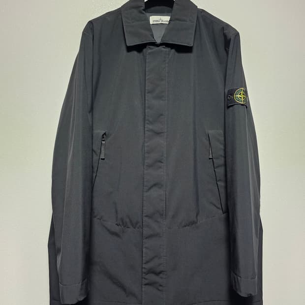 스톤아일랜드 소프트쉘 프리마로프트 코트