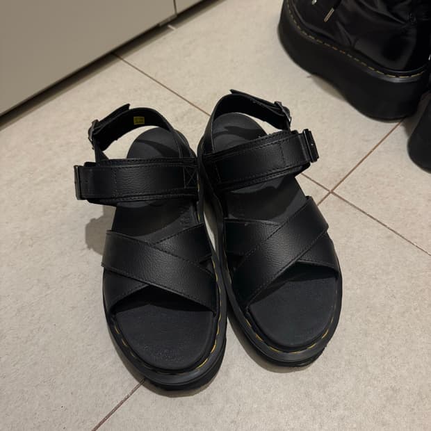 Dr Martens Voss II 닥터마틴 보스 II 샌들 uk5