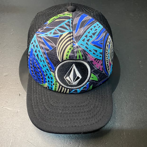 Newera x volcom vintage trucker cap