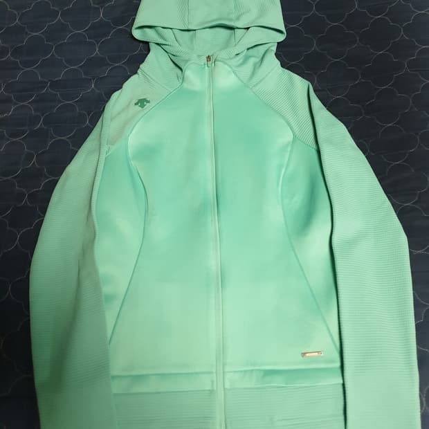 (단종매물) 데상트 딱붙핏 스피리쳐 하이브리드 후드집업 져지 민트 (S)