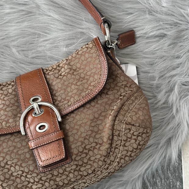 코치 시그니처 자카드 호보백