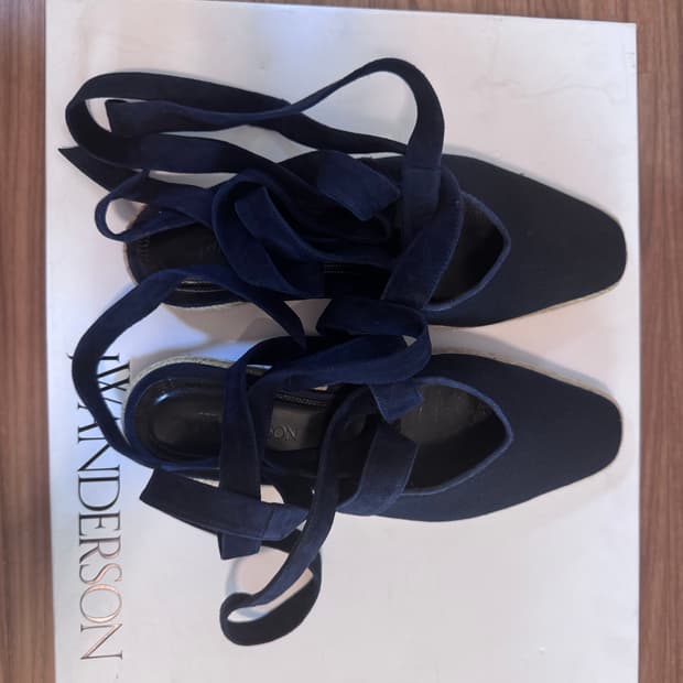 J.W. Anderson 네이비 스웨이드 스트랩 슈즈