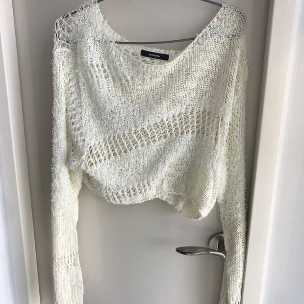 다이애그널 루즈 크롭 아이보리 니트