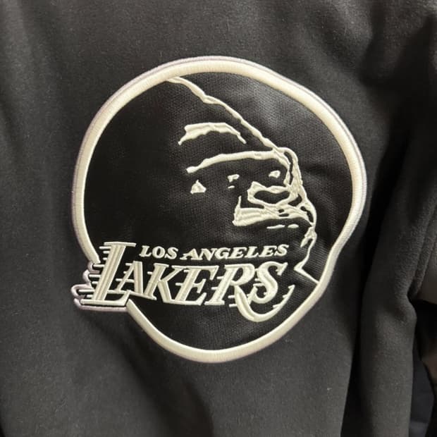 뉴에라 XL 콜라보 레이커스 자켓 L사이즈