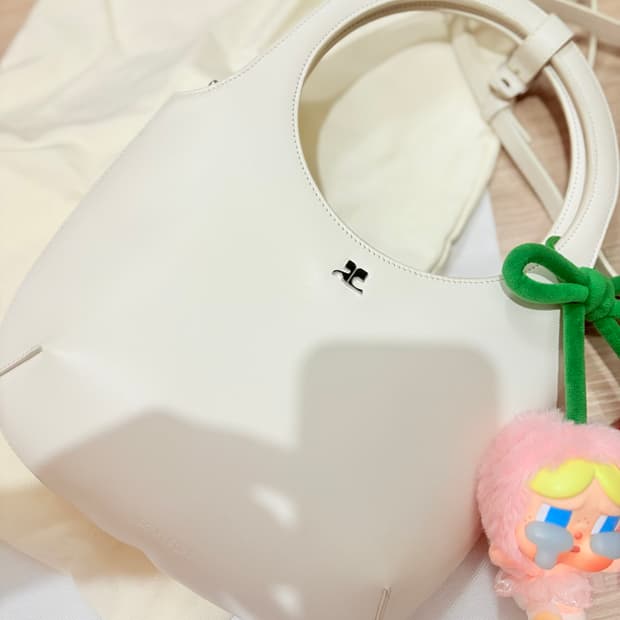 쿠레쥬 홀리로고 화이트 토트백