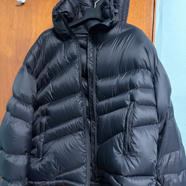 밈더워드로브 x 코인서울 콜라보 패딩 2사이즈 