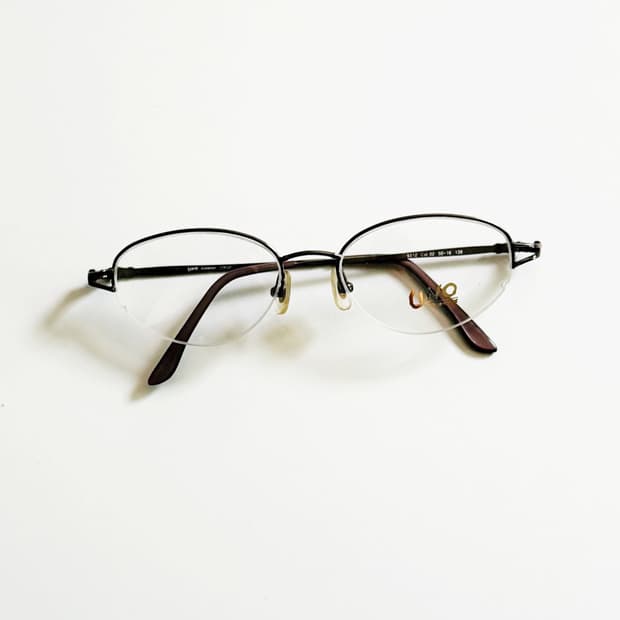 UNO EYEWEAR 반무테 오벌 메탈 프레임 빈티지 안경