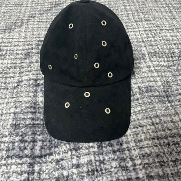 더콜디스트모먼트 eyelet cap