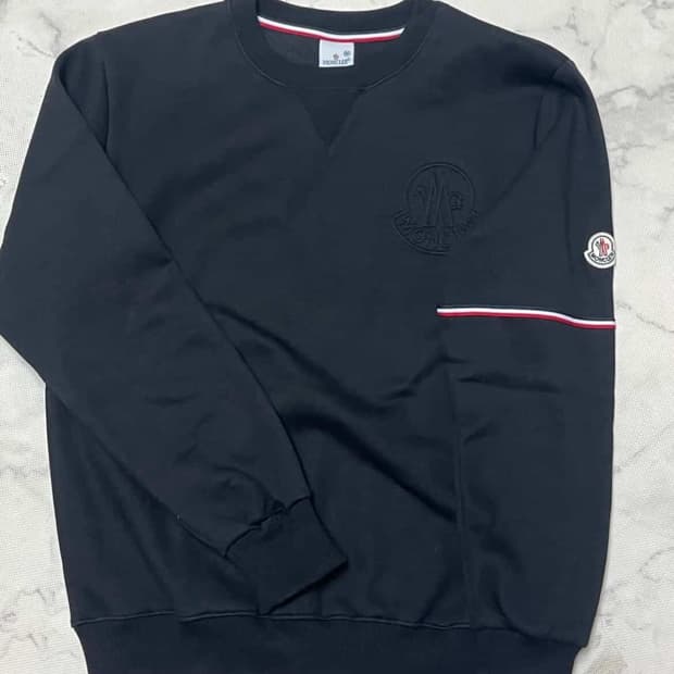 몽클레어맨투맨 