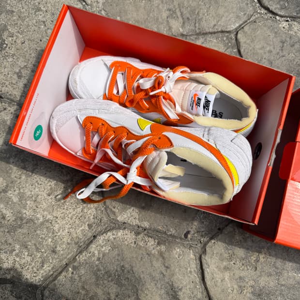 나이키 x 사카이 블레이저 로우 마그마 오렌지