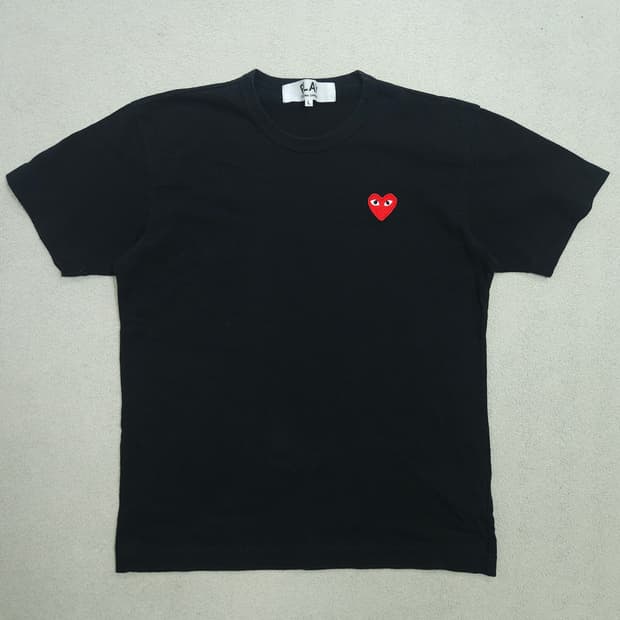 꼼데가르송 하트 와펜 반팔티 L 블랙