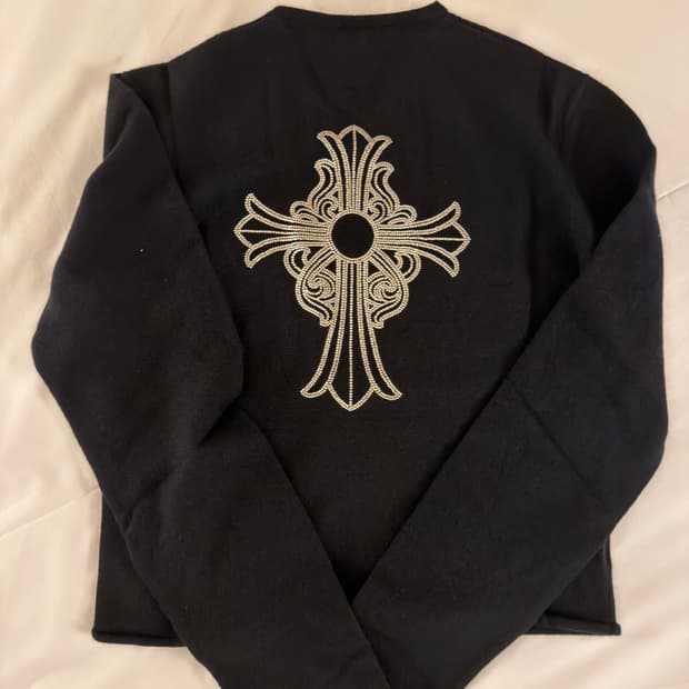 크롬하츠 캐시미어 크로스 비즈 자수 브이넥 니트