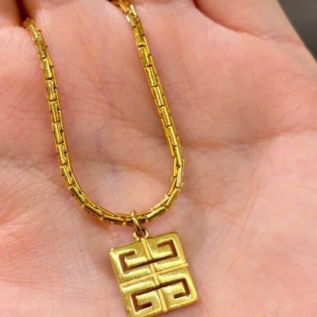 지방시 골드 목걸이