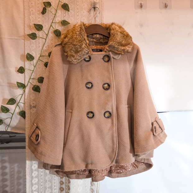 핑크베이지 더블버튼 케이프 코트