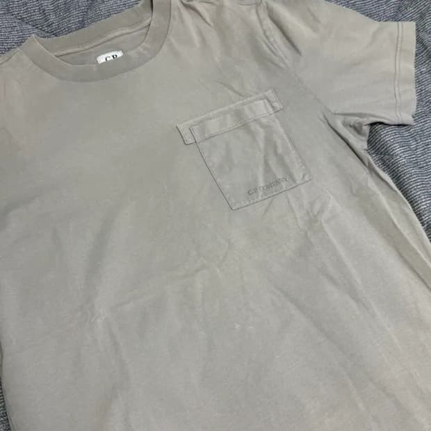 CP컴퍼니 포켓 반팔 티셔츠 그레이(XL)