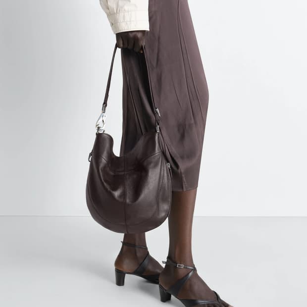 르메르 26ss QUIVER 퀴버 호보 백/다크 초콜렛