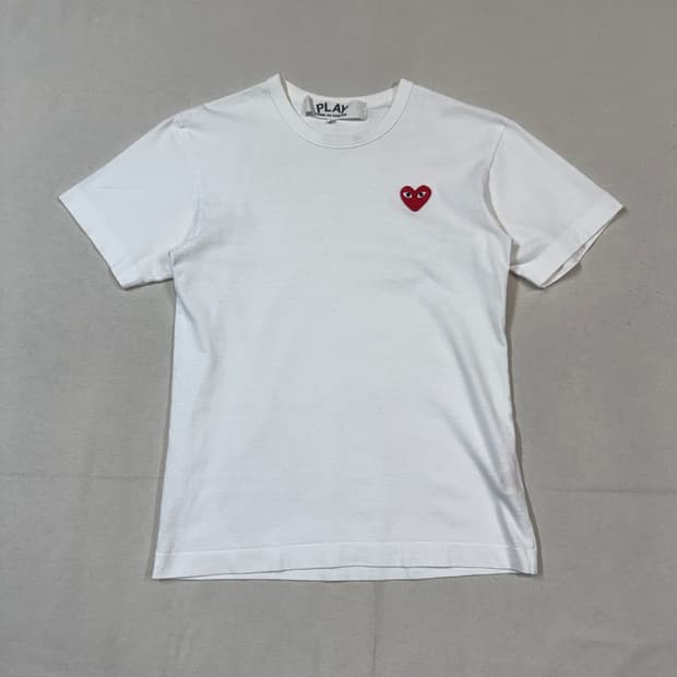 S) 꼼데가르송 플레이 흰색 하트 와펜 반팔 티셔츠 정품