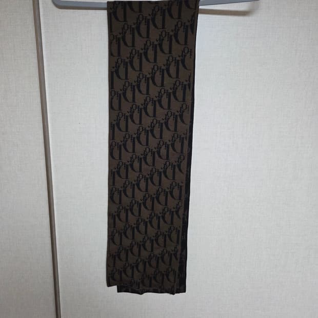 디올 Dior 로고 양면목도리 브라운/블랙