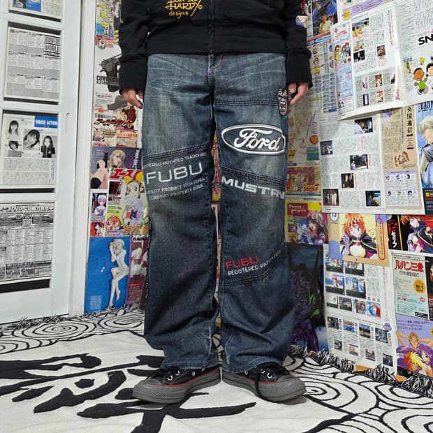 후부 레이싱 자수 레터링 데님 팬츠
