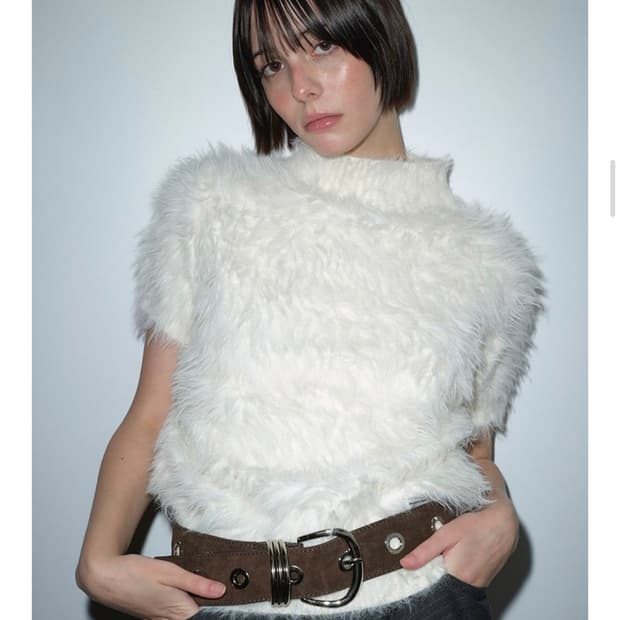 마가린핑거스 헤어리 하이넥 니트 (시착만한 새상품)