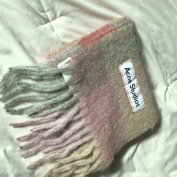 아크네 스튜디오 모헤어 체크 머플러 푸시아 라일락 핑크