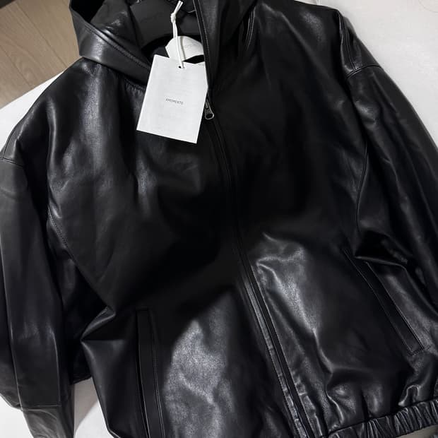 아모멘토 26ss 램스킨 레더 후드 점퍼 L