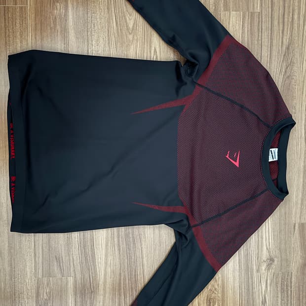 짐샤크 오닉스V5 레드 롱슬리브 판매합니다!