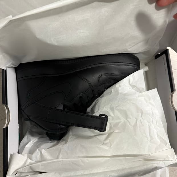 슈프림 나이키 에어포스 미드 블랙