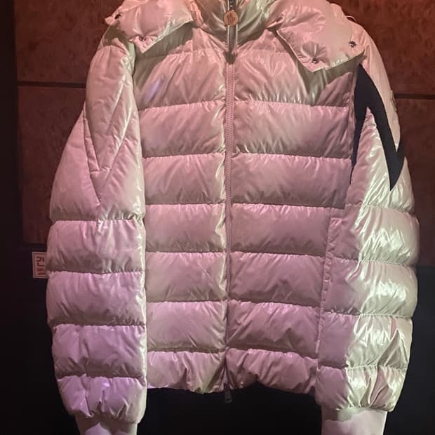 [정품] 몽클레어 유광 나일론 다운 자켓 패딩 화이트 풀구성품 M